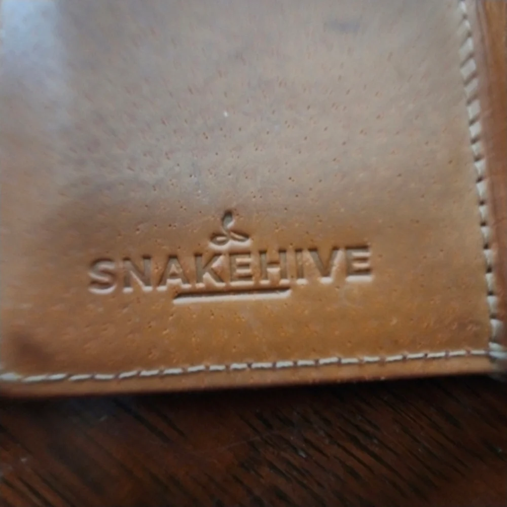 SNAKEHIVE Burgundy Leather Galaxy s10 Phone Case - Card Holders Magnetic Close